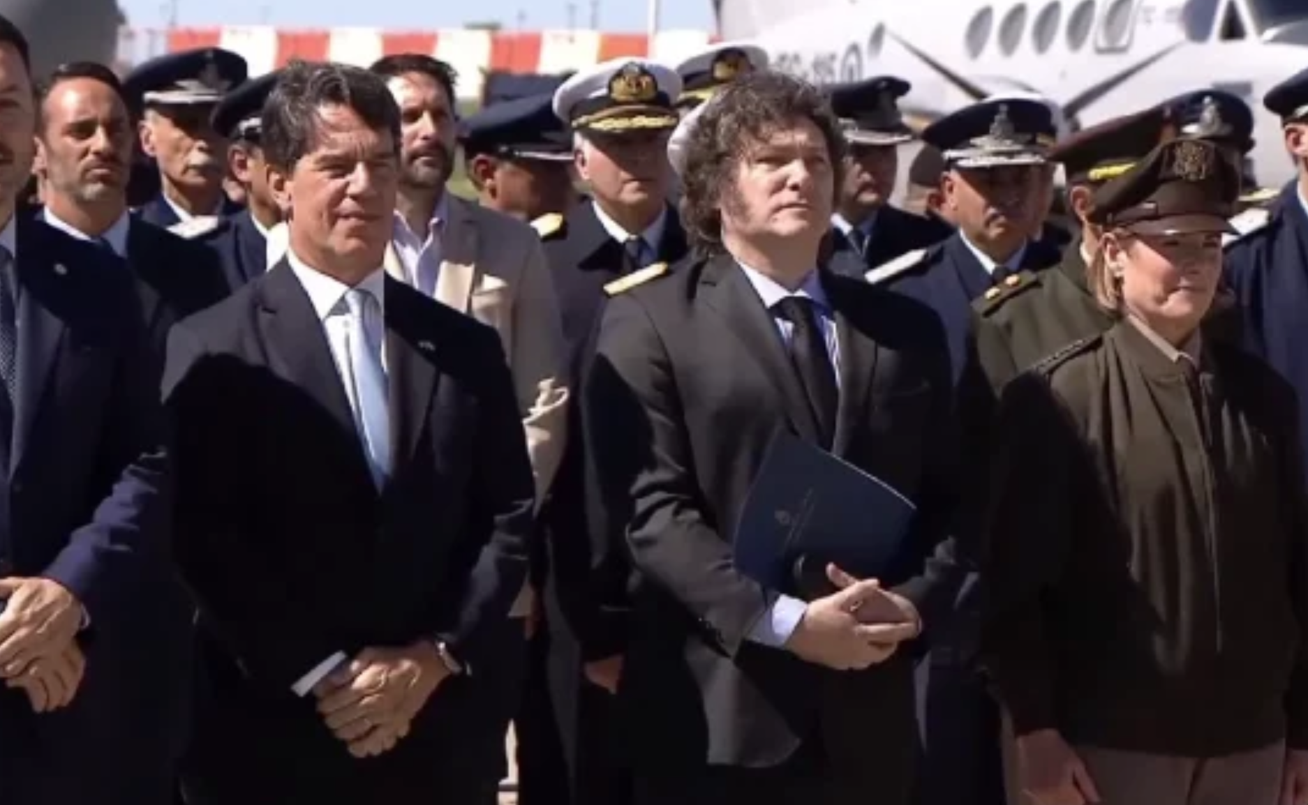 Milei asiste a entrega del avión militar Hércules C-130 de EU a Argentina